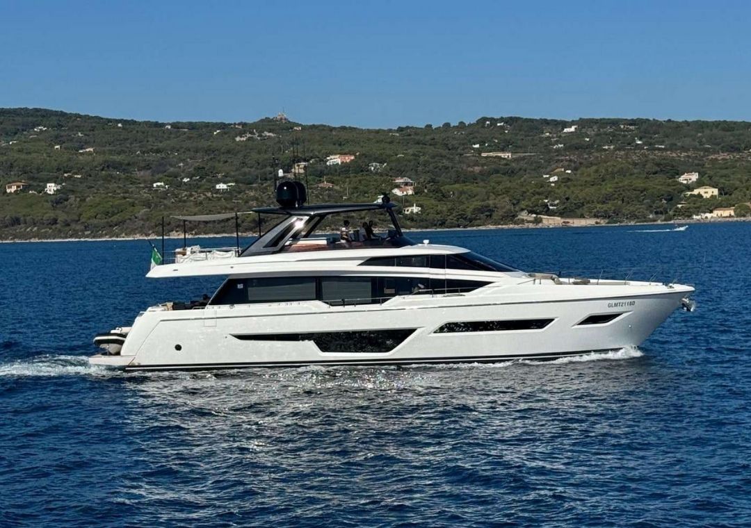 Ferretti 780